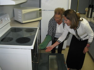 Client using her oven with CVRT guidance